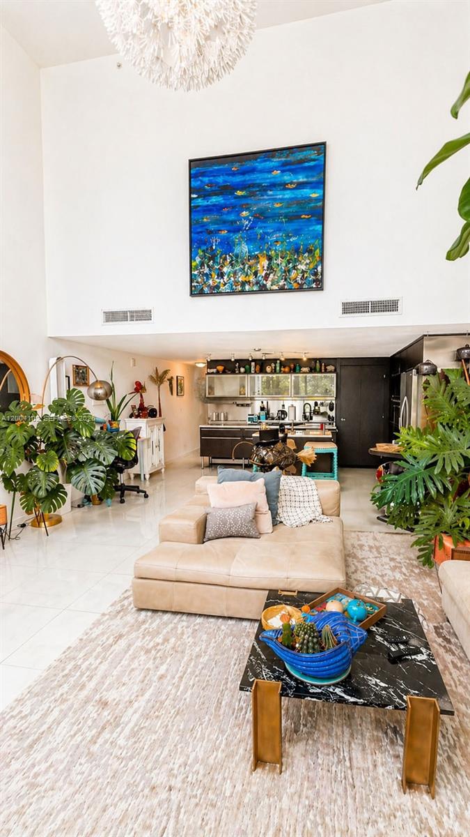 6000 Collins Ave 515