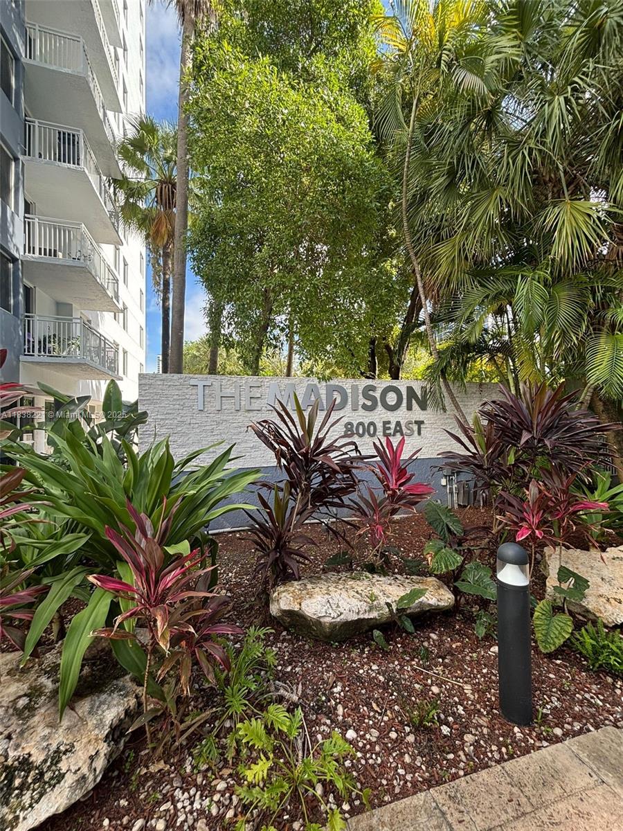 Live in the heart of Downtown Miami! This 1-bedroom, 1-bath rental at 800 N Miami Ave Unit E-605 offers a bright and open layout with a private balcony and city views. Located just steps from Kaseya Center, Bayside, Brightline, and more. The building features great amenities including a pool, gym, tennis courts, clubhouse, and 24/7 security. Ready for immediate move-in. Don’t miss out on this prime location!