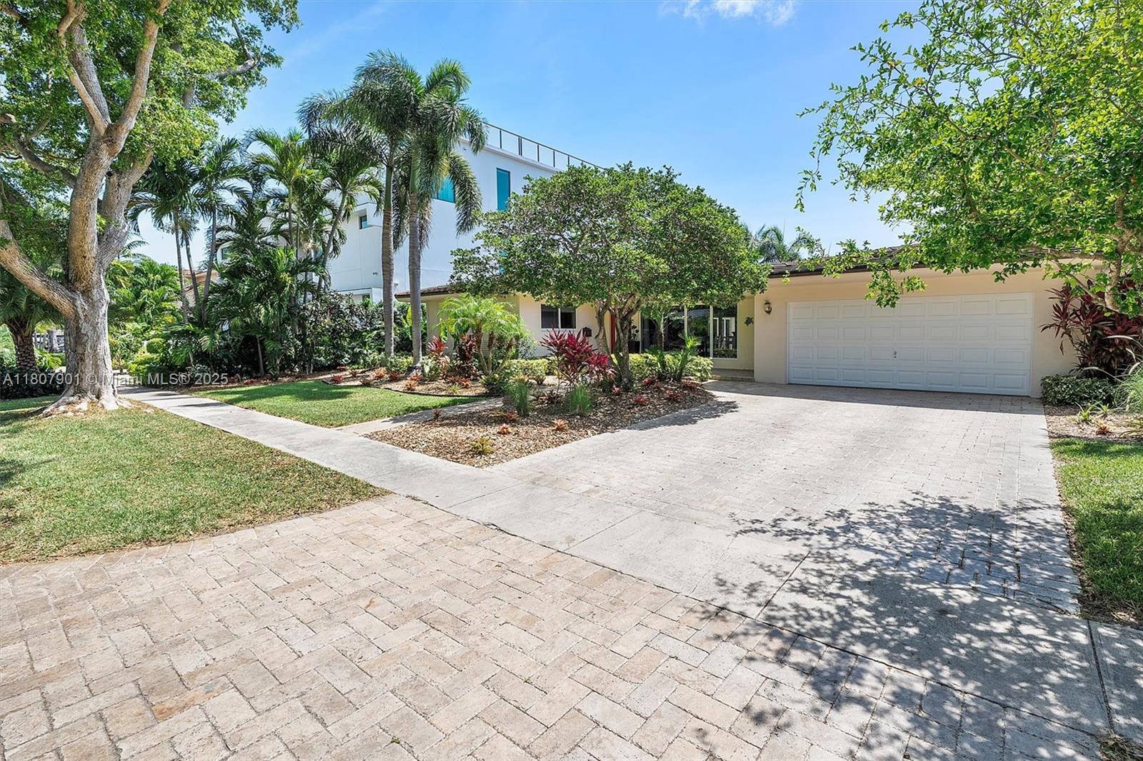13105 Coronado Dr