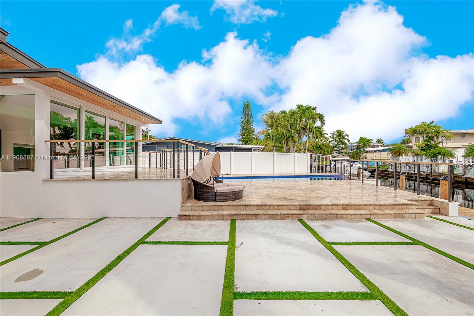 LAUDERDALE ISLES NO 2-BLK - Residential