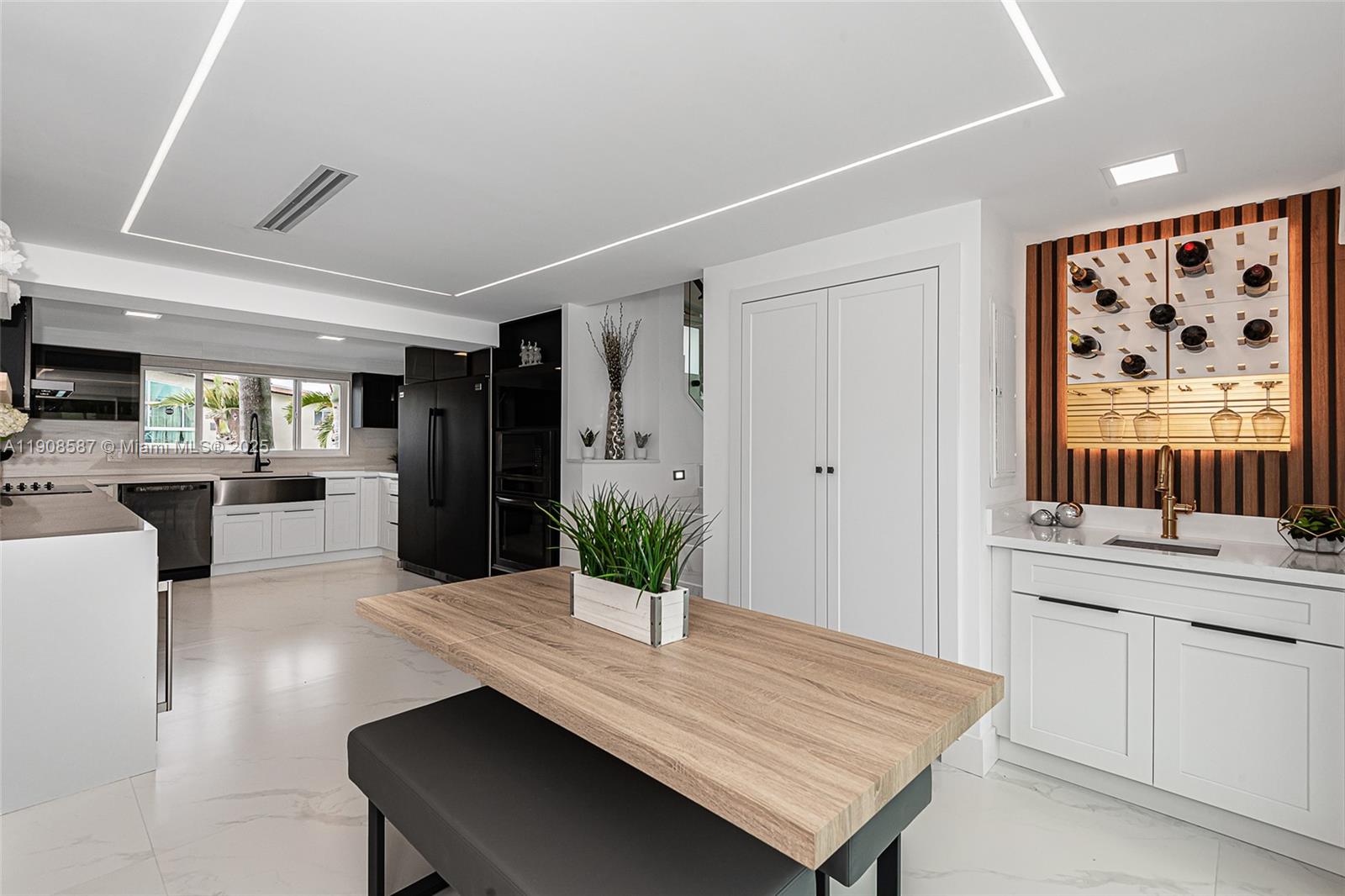 LAUDERDALE ISLES NO 2-BLK - Residential