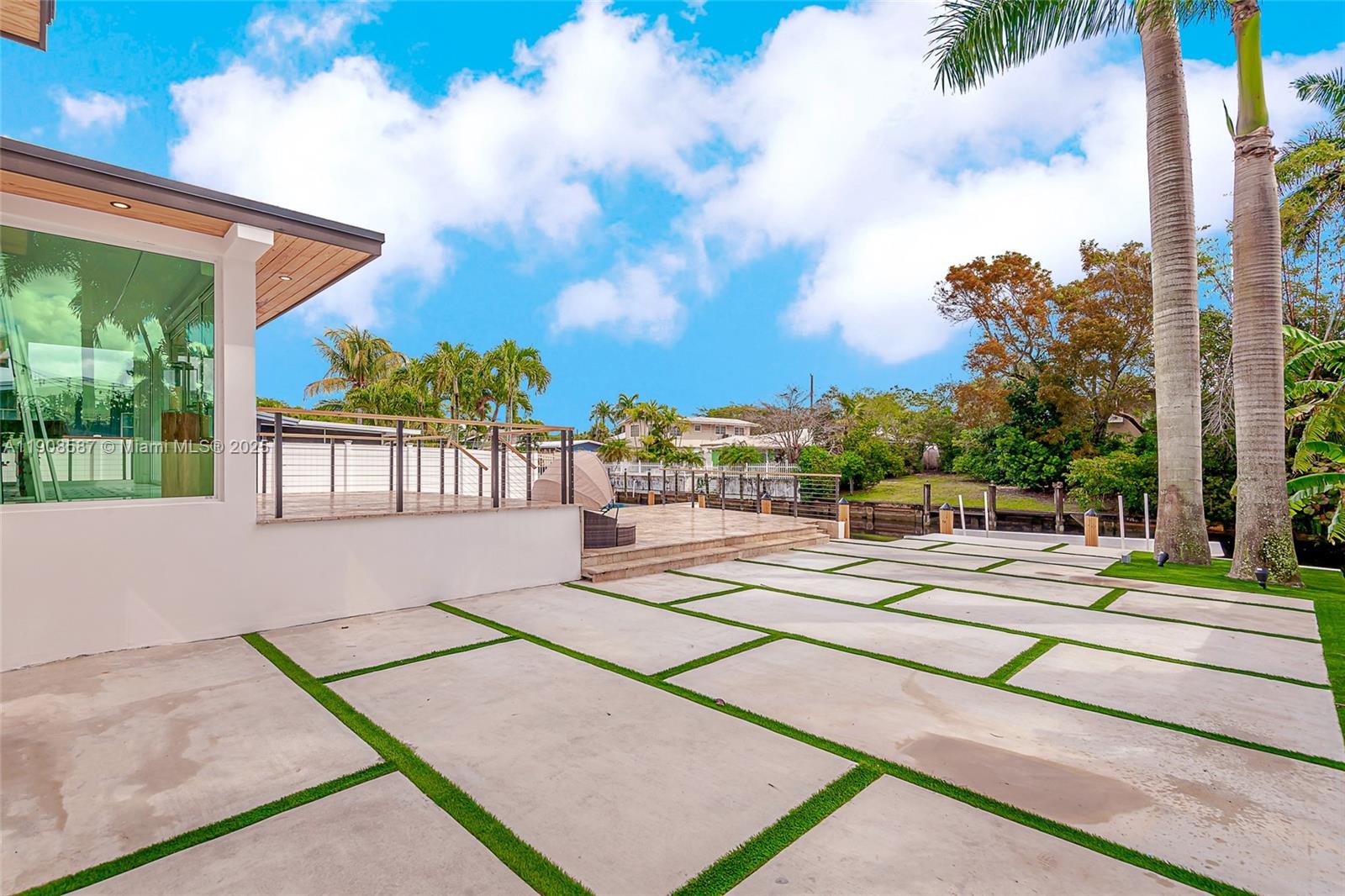 LAUDERDALE ISLES NO 2-BLK - Residential