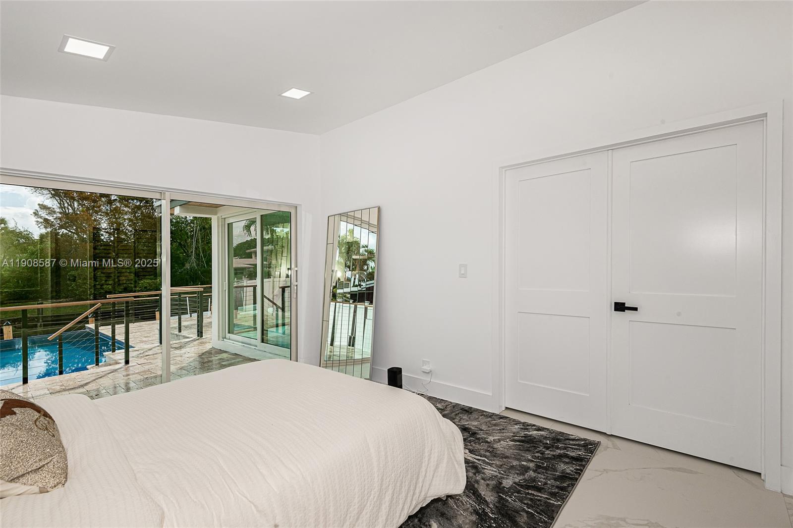 LAUDERDALE ISLES NO 2-BLK - Residential