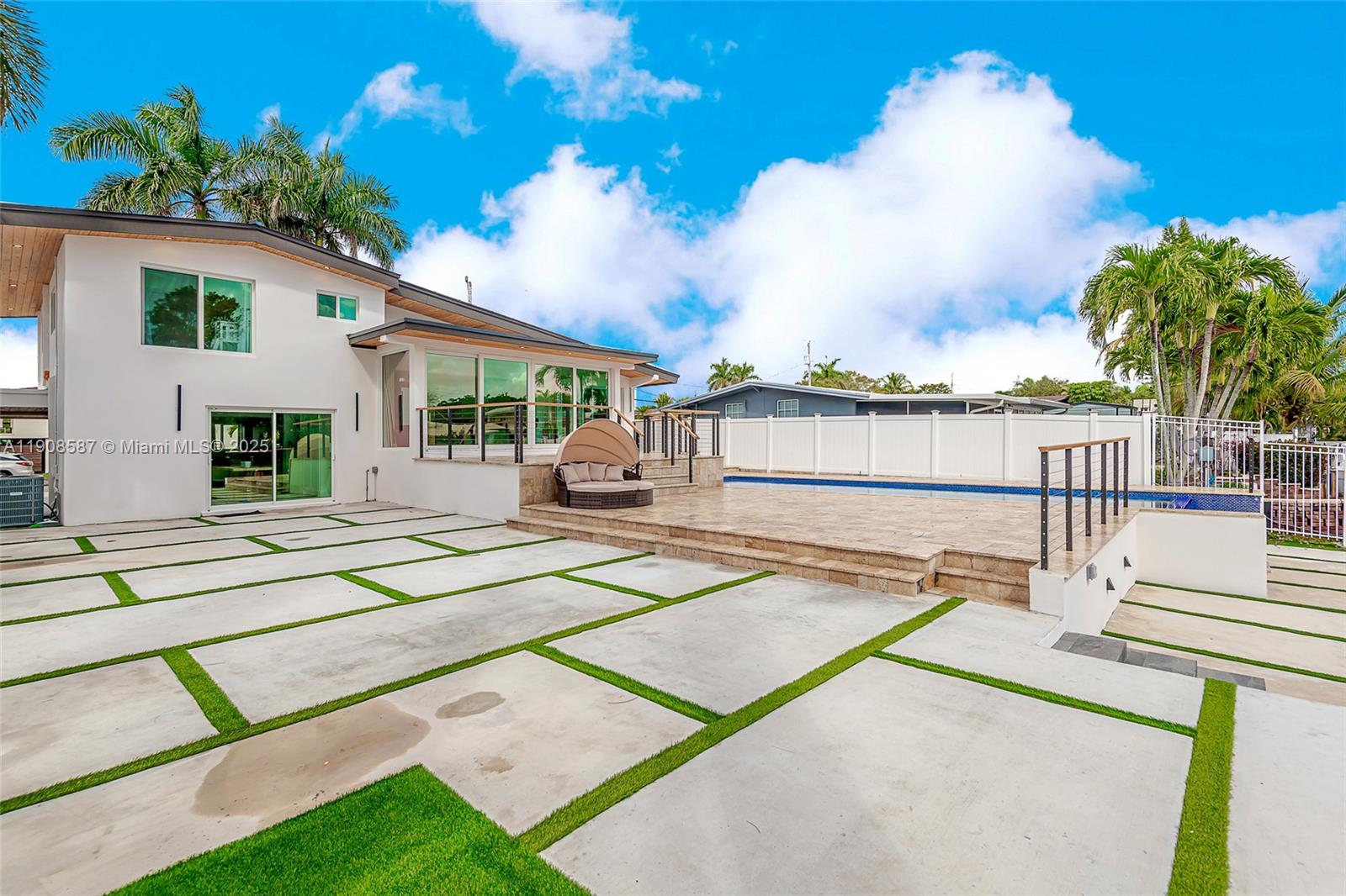 LAUDERDALE ISLES NO 2-BLK - Residential