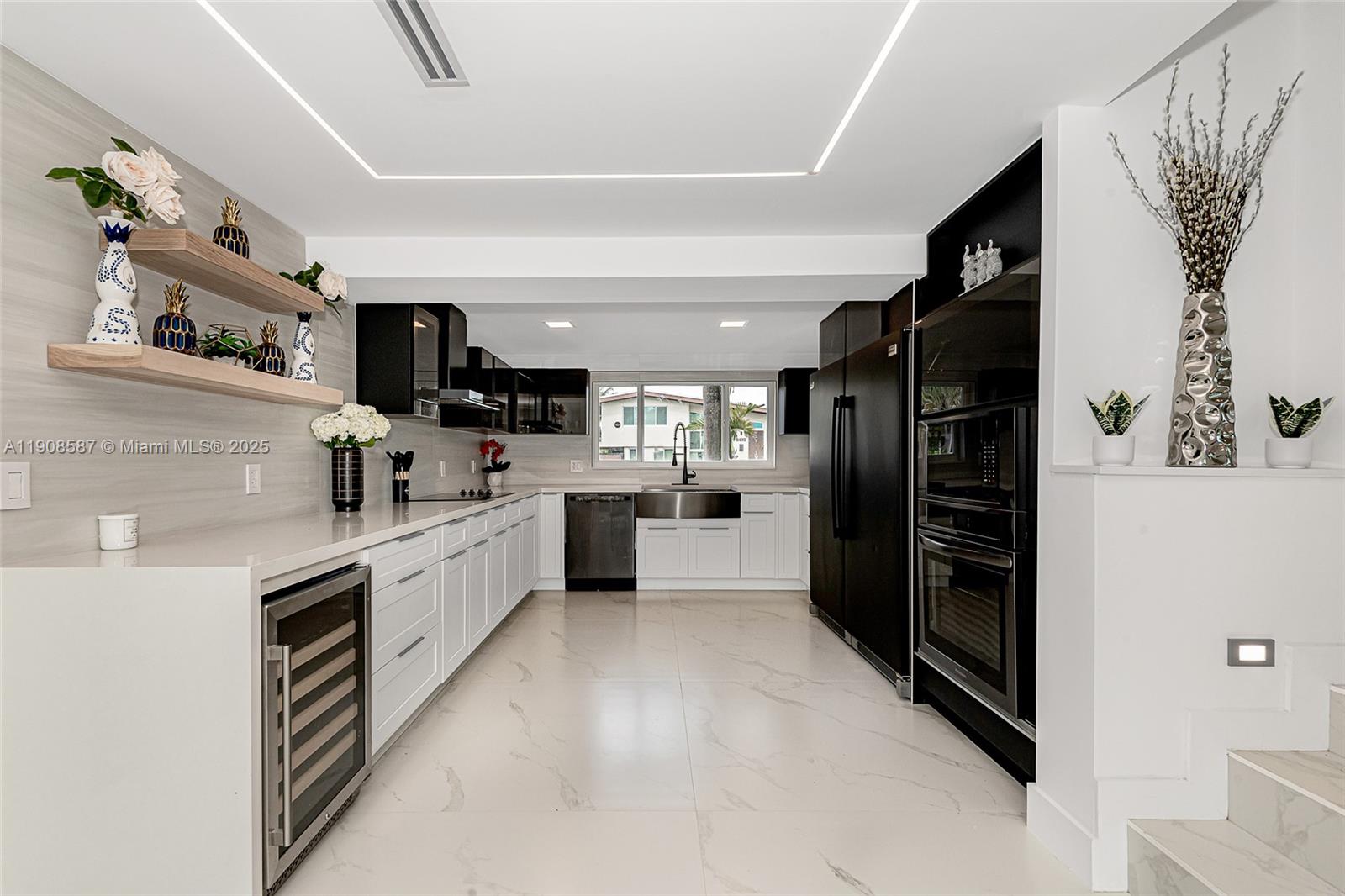 LAUDERDALE ISLES NO 2-BLK - Residential