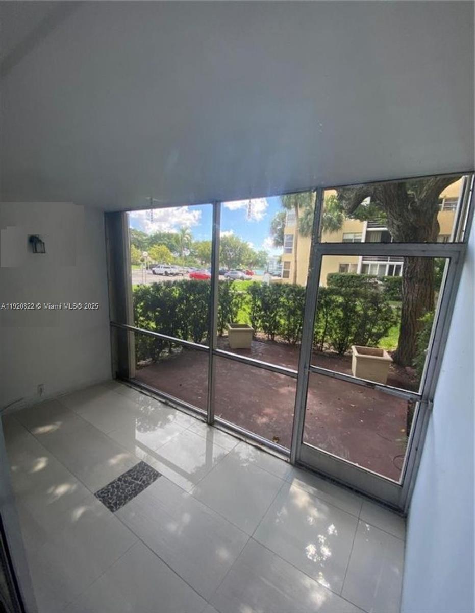 LAKE PARK CONDO NO 1 - BL - Residential