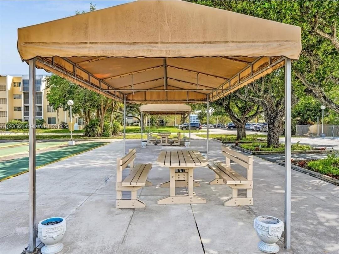 LAKE PARK CONDO NO 1 - BL - Residential