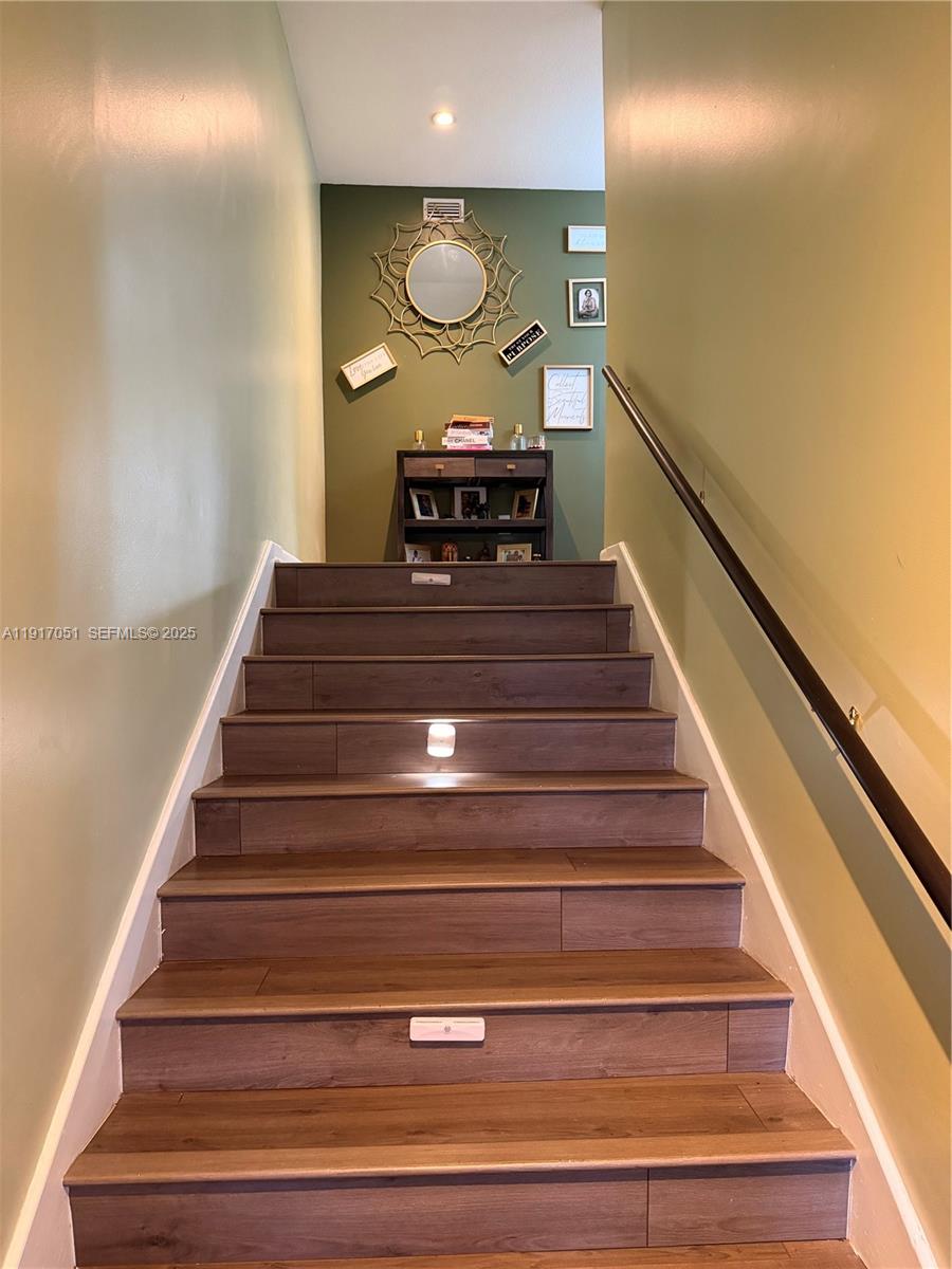 KEYS GATE CONDO NO ONE - Residential