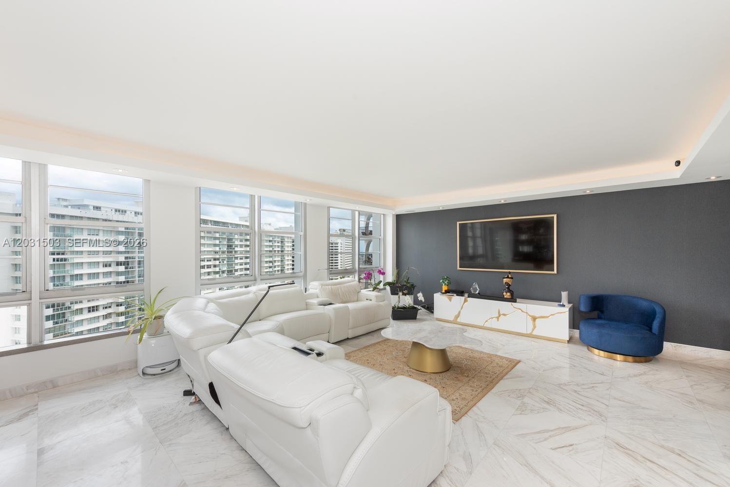 5660 Collins Ave 14C
