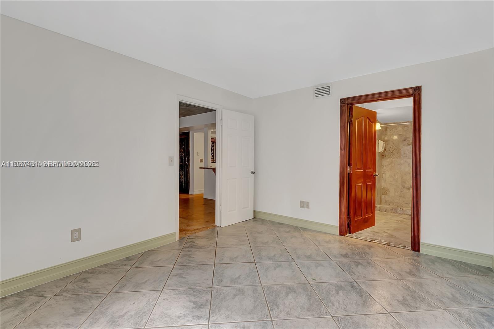 LAGO GRANDE CONDO THREE B - Residential