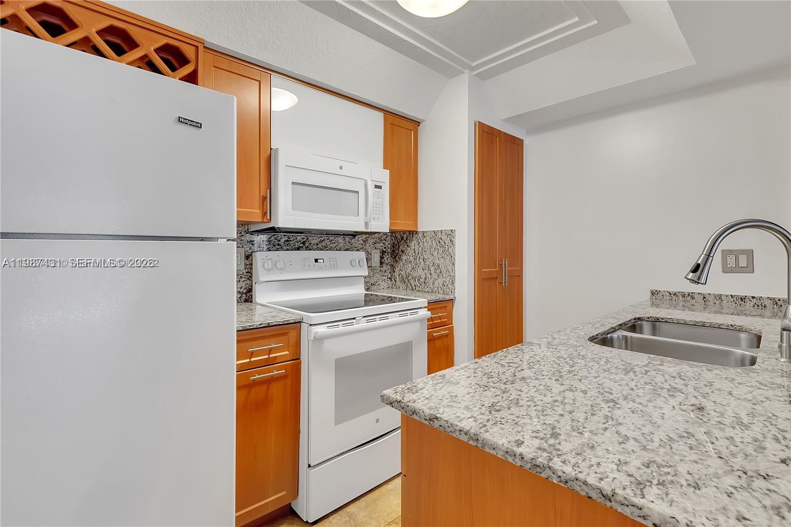 LAGO GRANDE CONDO THREE B - Residential