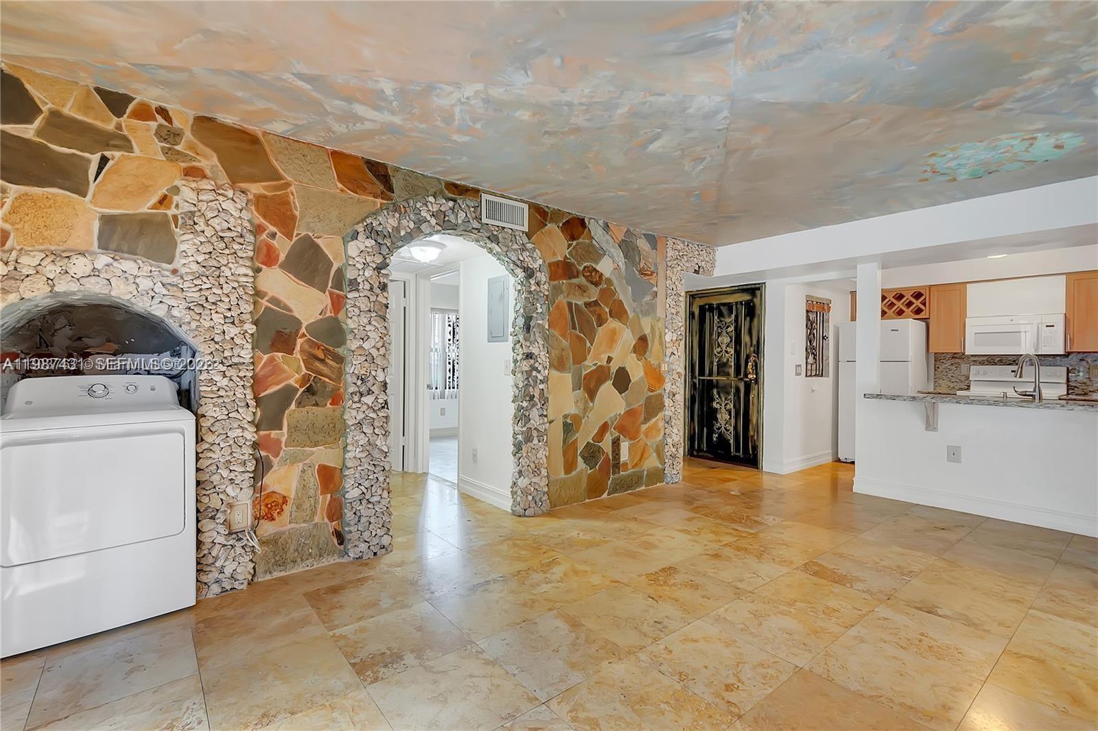 LAGO GRANDE CONDO THREE B - Residential