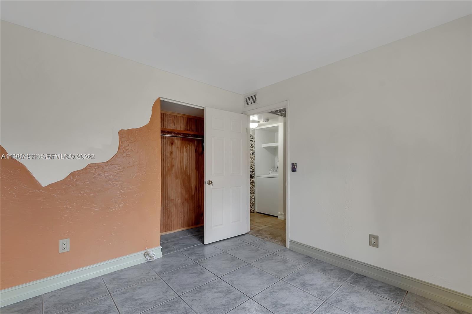 LAGO GRANDE CONDO THREE B - Residential