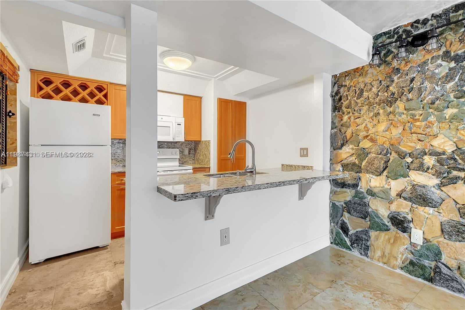 LAGO GRANDE CONDO THREE B - Residential