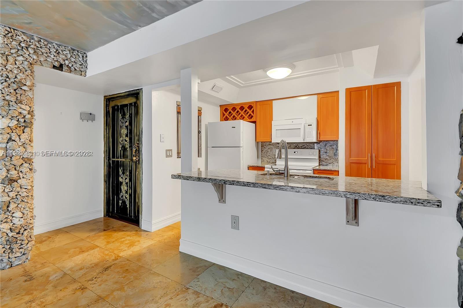 LAGO GRANDE CONDO THREE B - Residential