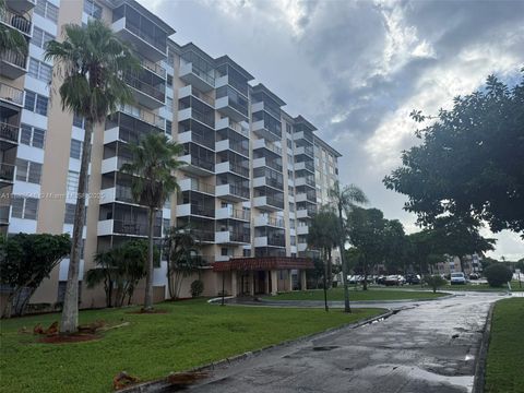 4174 Inverrary Dr 604 Lauderhill FL 33319