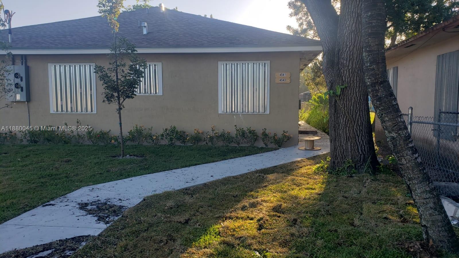 GREAT LOCATION. CLOSE TO I-95 MIAMI SHORES AND THE BEST MIAMI HAS TO OFFER. AMAZING SCHOOLS AND NICE AREA. 1 STORY 3 BED 2 BATH WITH A BIG YARD. BUILT IN 2020 ALMOST BRAND NEW. VACANT AND READY TO MIVE IN. CALL LA