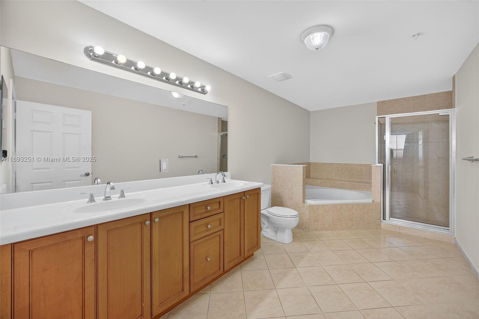 COLONNADE AT DADELAND SE - Residential