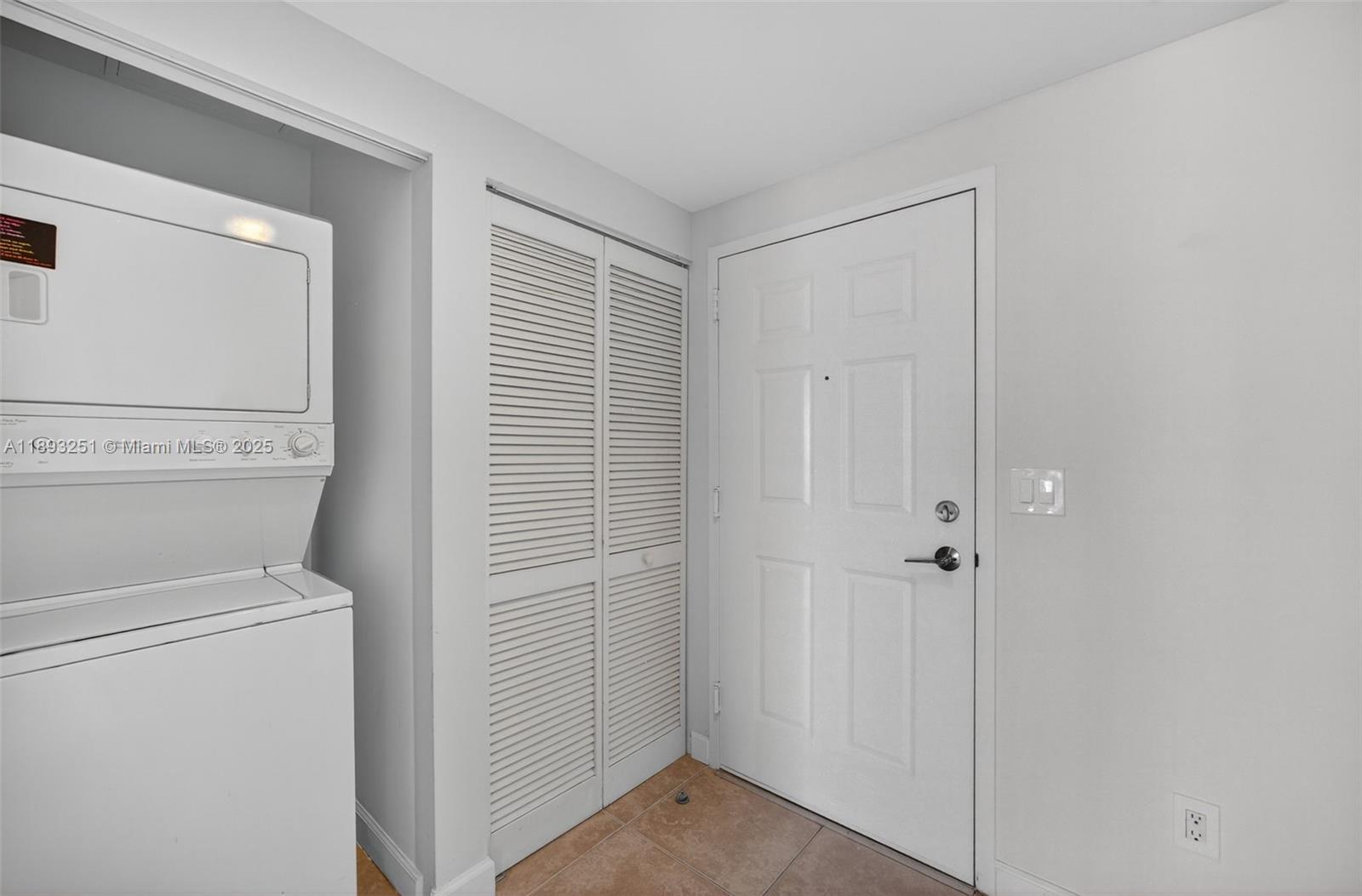 COLONNADE AT DADELAND SE - Residential