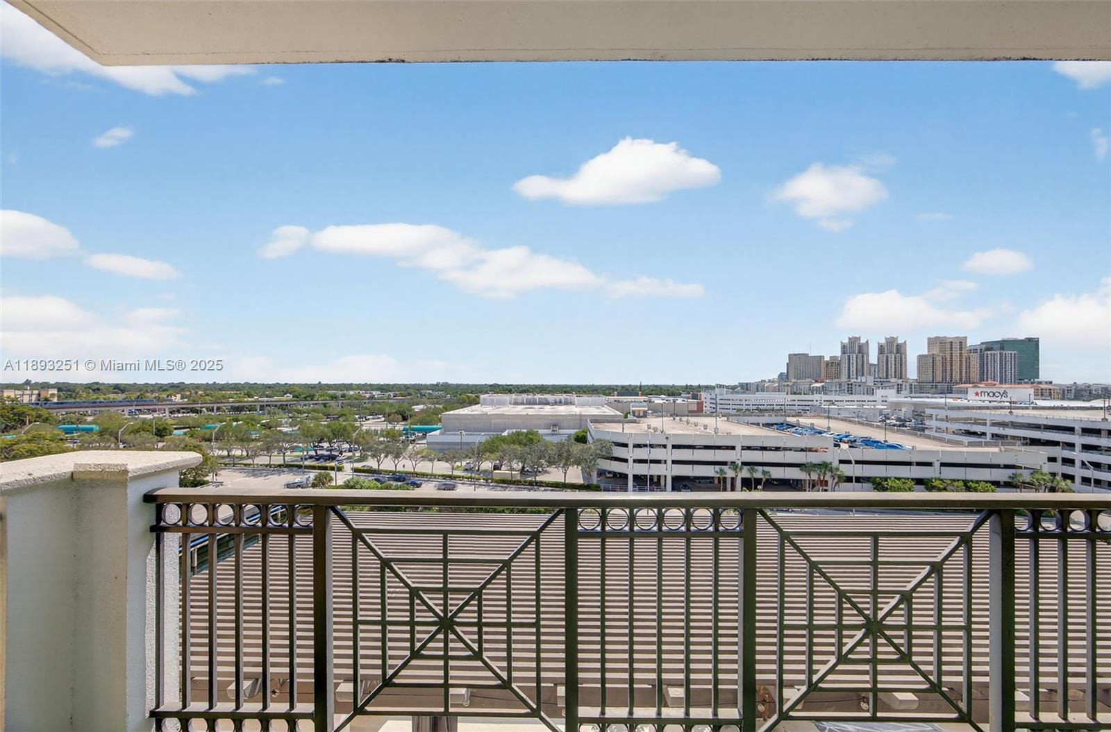COLONNADE AT DADELAND SE - Residential