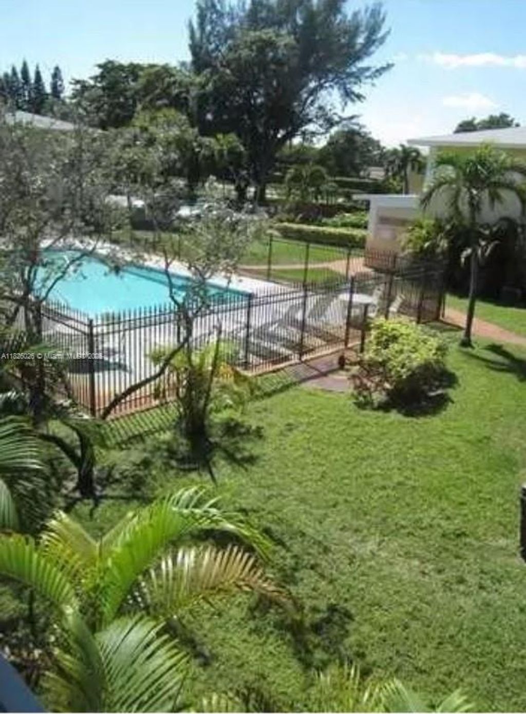 Photo of 560 SE 2nd Ave #H26, Deerfield Beach, FL 33441 (MLS # A11826026)