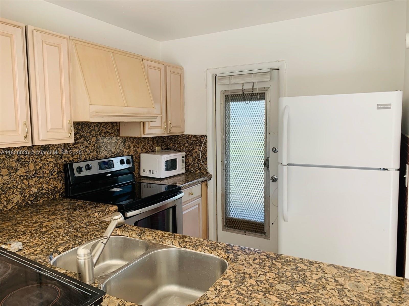 SEQUOIA GARDENS - Residential Lease