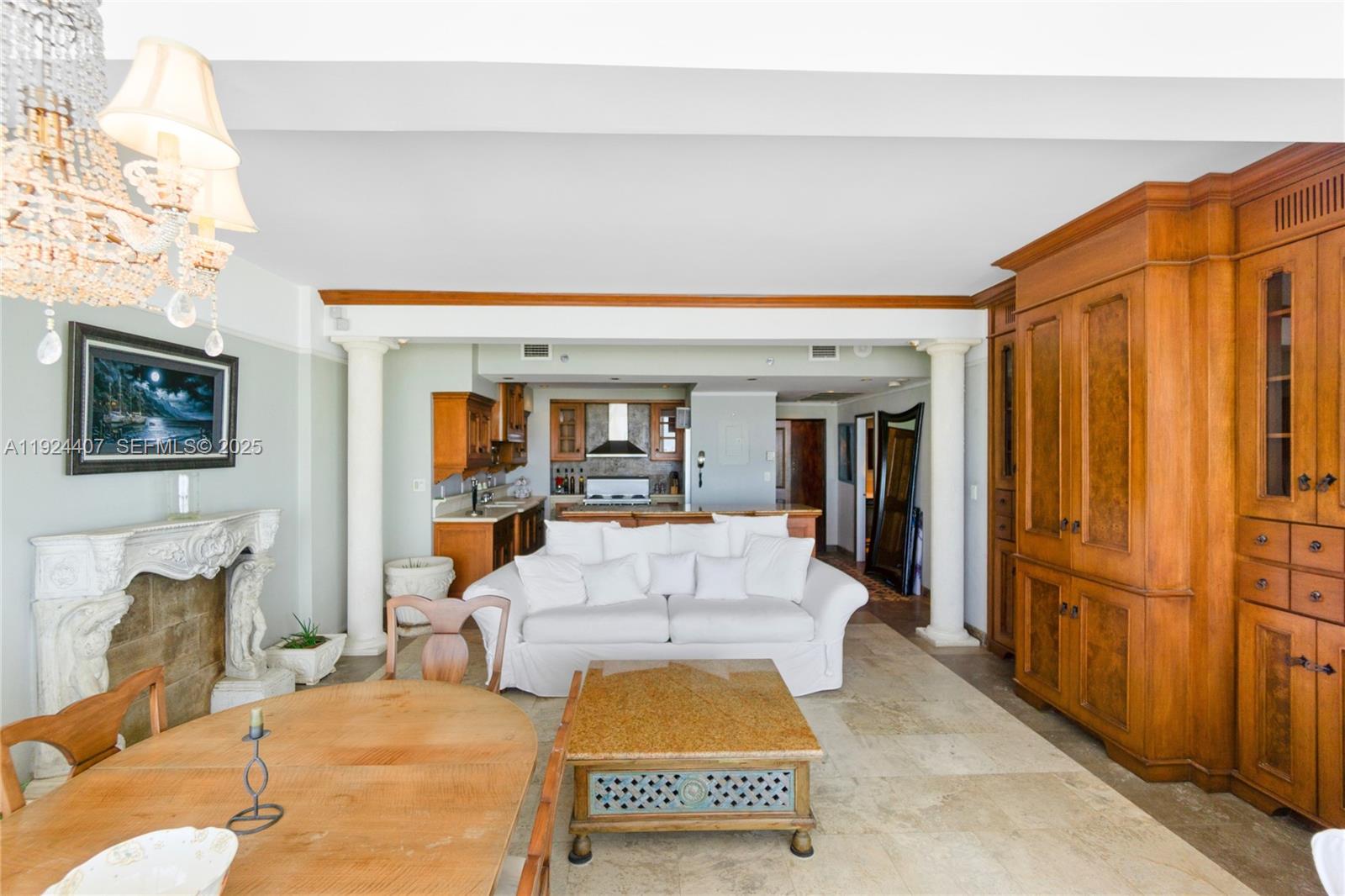 THE DECOPLAGE CONDO - Residential