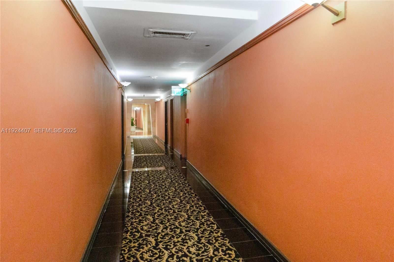 THE DECOPLAGE CONDO - Residential