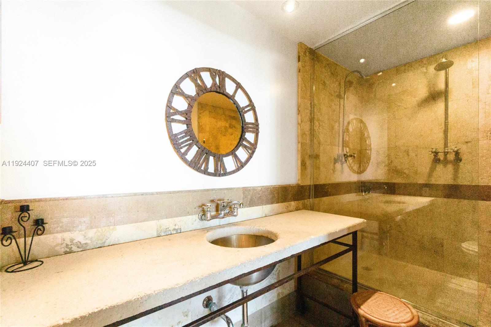 THE DECOPLAGE CONDO - Residential