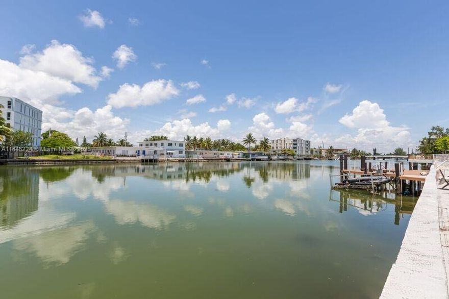 THIS PACKAGE IS PART OF A TWIN BUILDING SIDE BY SIDE. MUST BE PURCHASED TOGETHER, SAME OWNER.  AMAZING WATERFRONT TOTAL 24 UNITS, 4 1/1 AND 20 STUDIOS.  PLEASE CALL ME FOR DETAILS AND ASK ME ABOUT MY OTHER OFF MARKET BUILDINGS IN NORTH BEACH