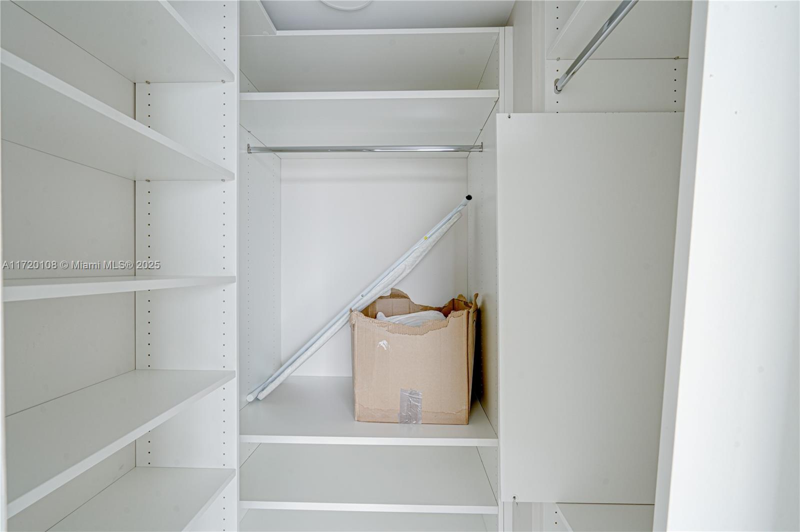 1800 BISCAYNE PLAZA CONDO - Residential Lease