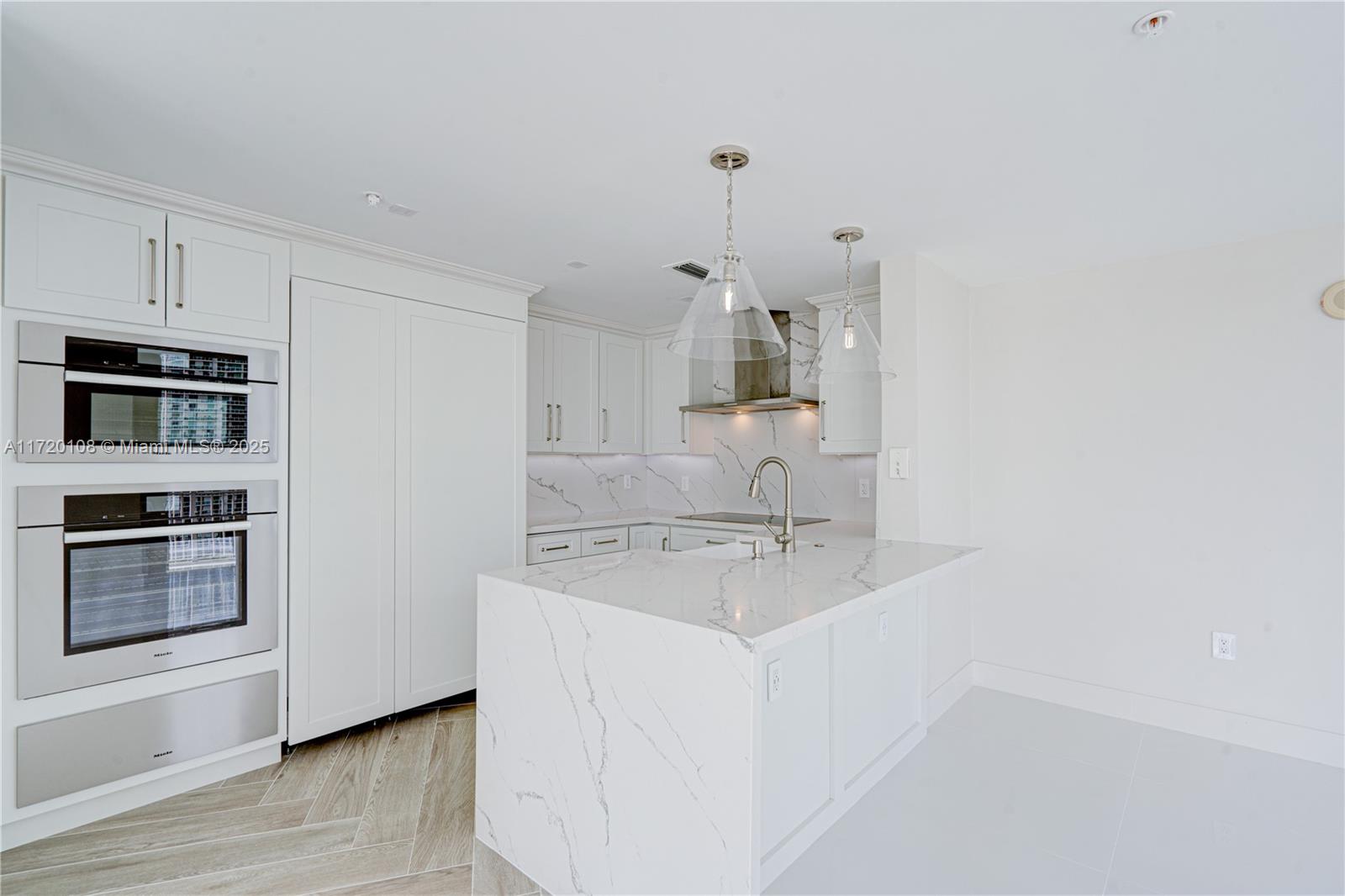 275 NE 18th St PH-07