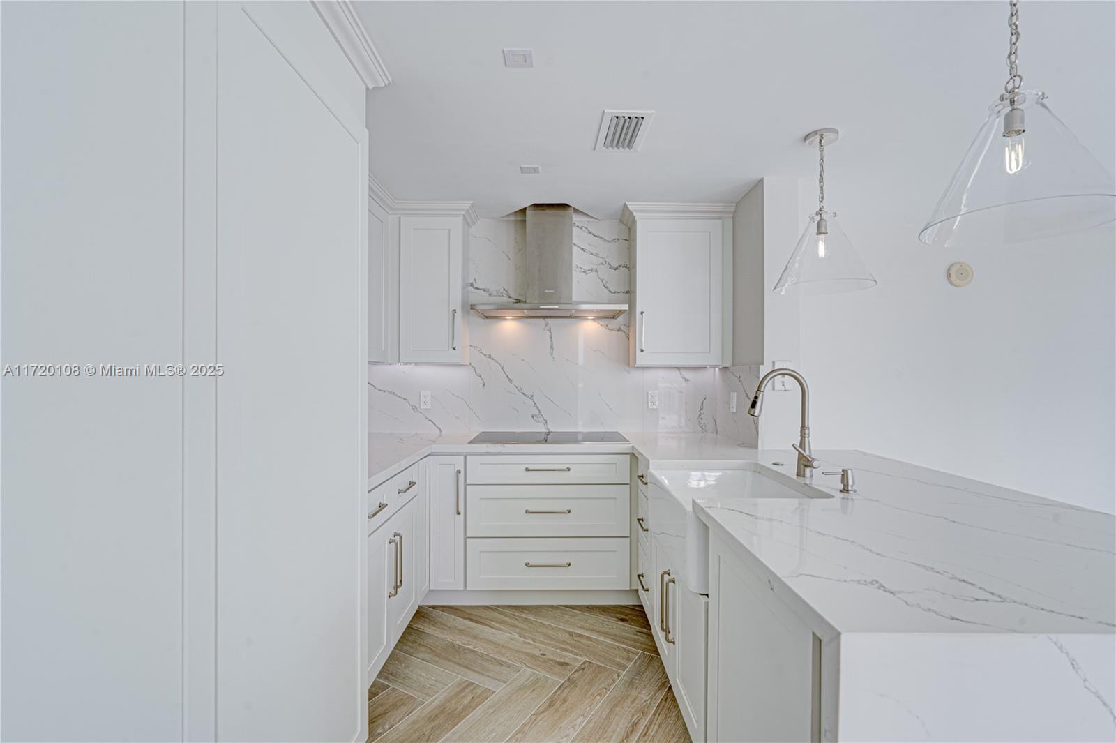 275 NE 18th St PH-07