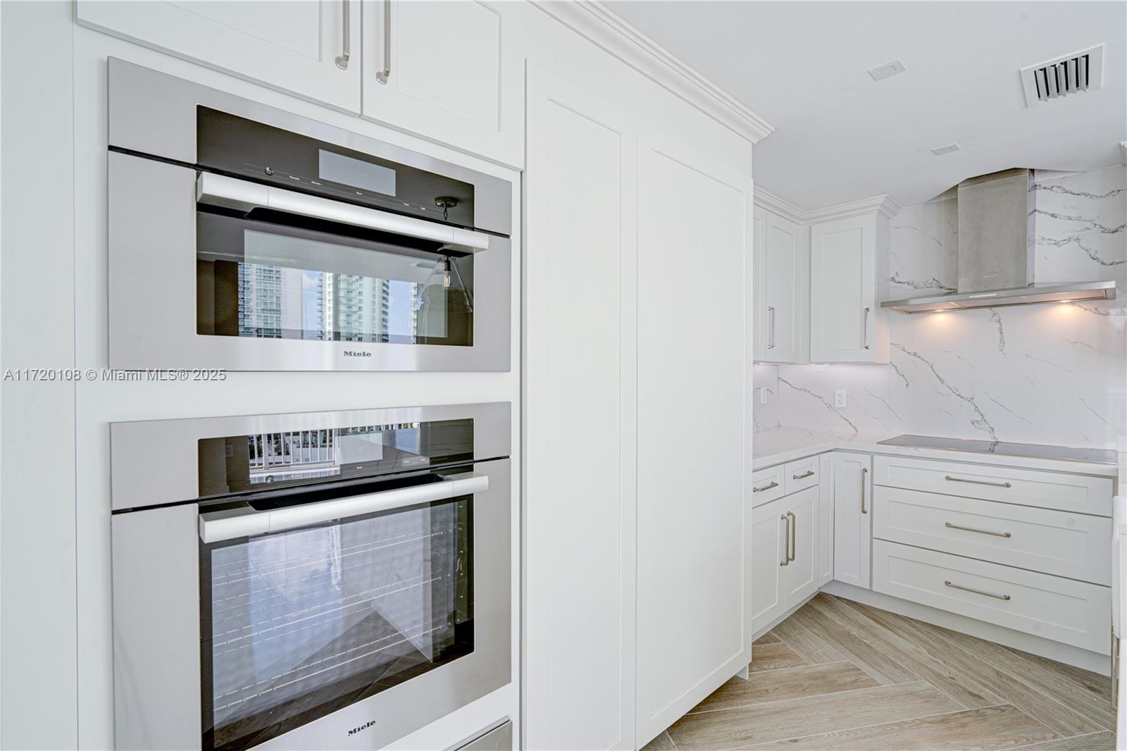 275 NE 18th St PH-07