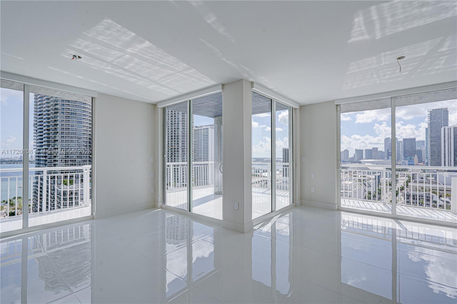 275 NE 18th St PH-07