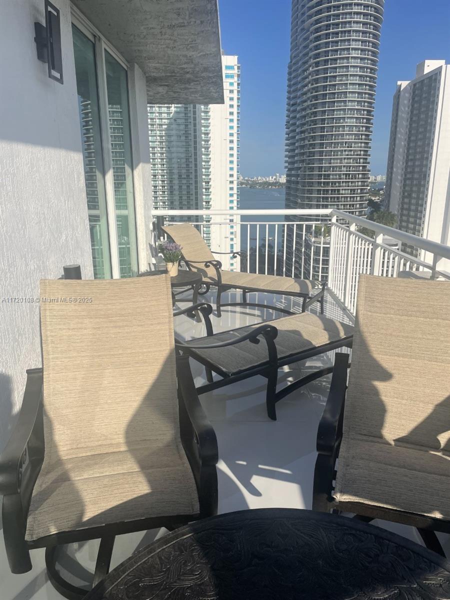 1800 BISCAYNE PLAZA CONDO - Residential Lease