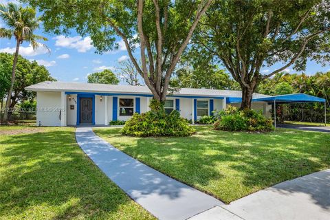 Photo of 9460 Palmetto Club Ln E, Palmetto Bay, FL 33157 (MLS # A12022203)