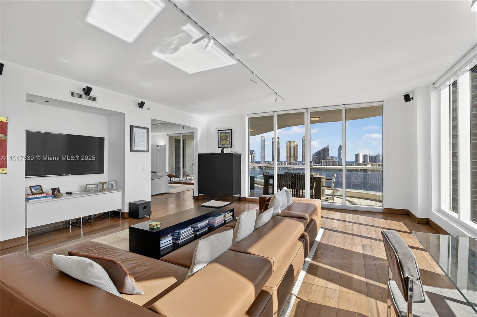 6000 Island Blvd 1208