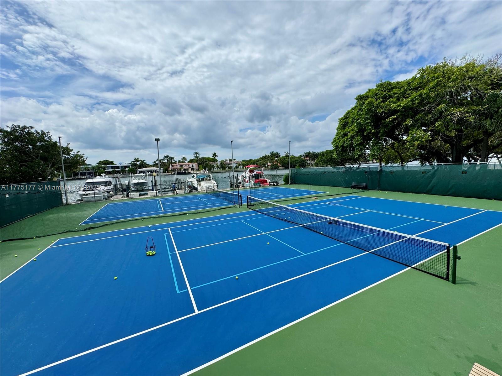 THE CARRIAGE HOUSE CONDO - Residential