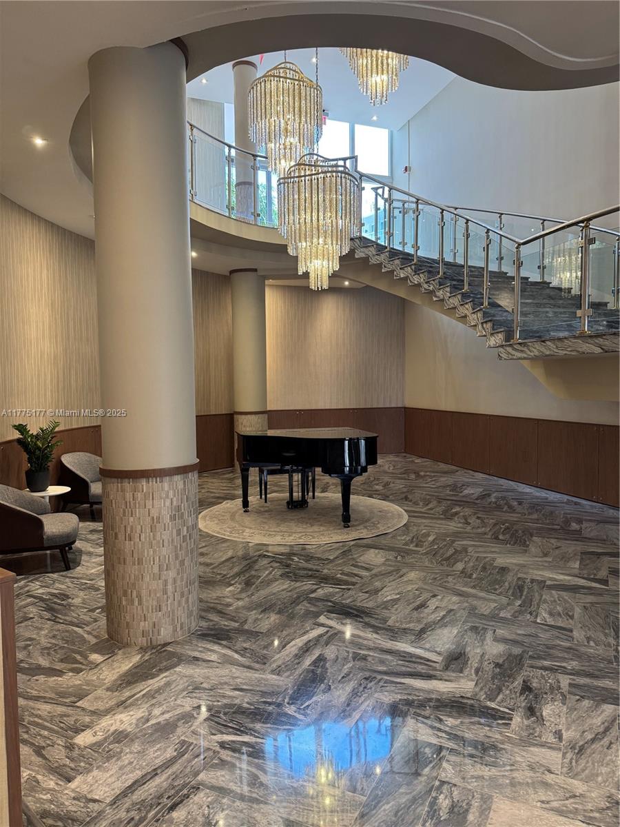 THE CARRIAGE HOUSE CONDO - Residential