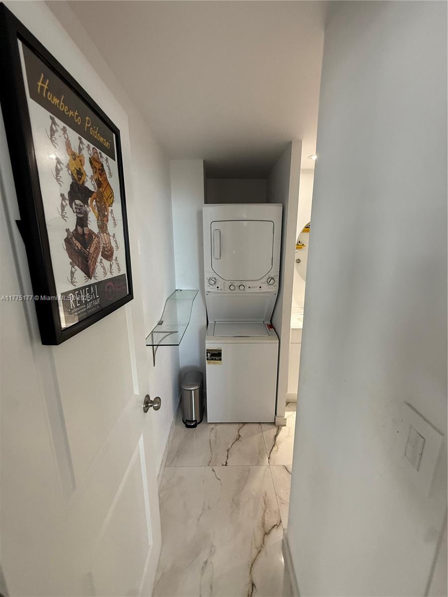 THE CARRIAGE HOUSE CONDO - Residential