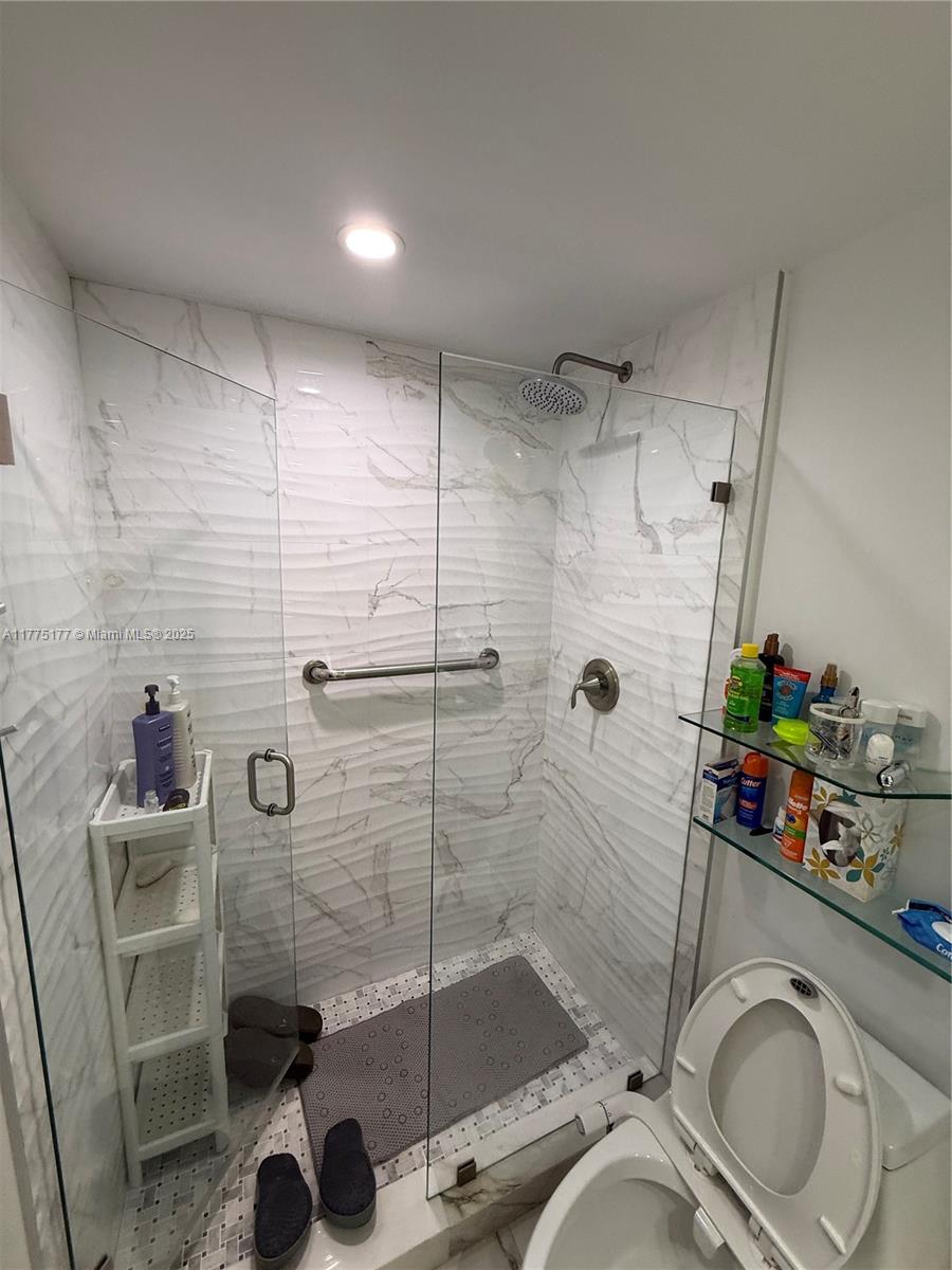 THE CARRIAGE HOUSE CONDO - Residential