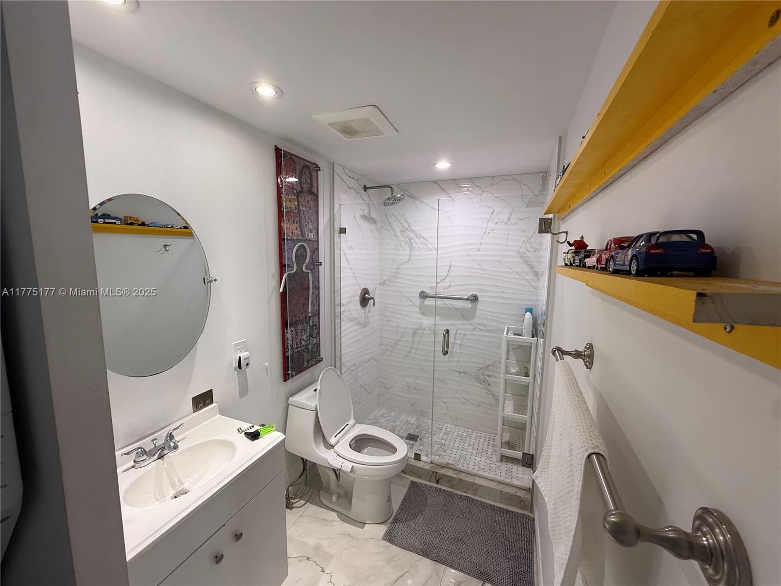 THE CARRIAGE HOUSE CONDO - Residential