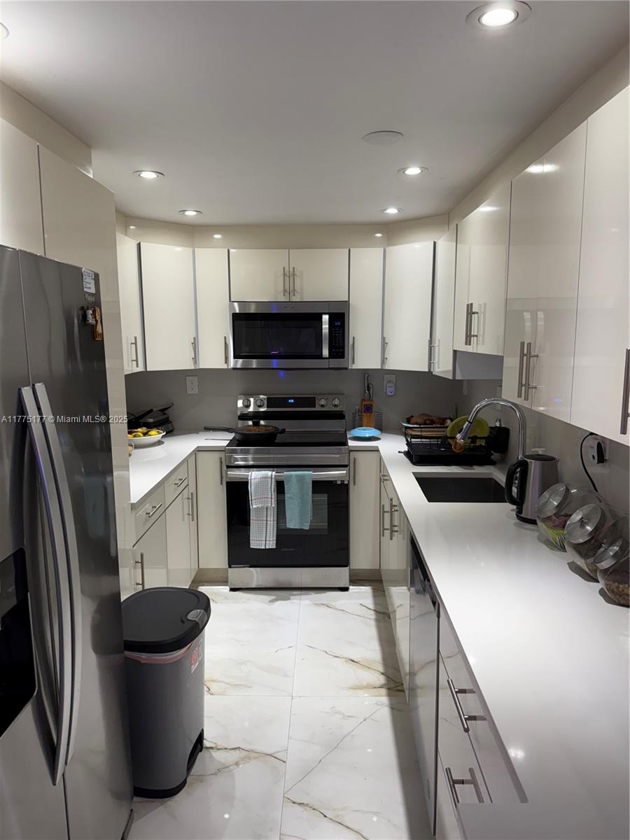 Property for Sale at 5401 Collins Ave 1016, Miami Beach, Miami-Dade County, Florida - Bedrooms: 2 
Bathrooms: 2  - $785,000
