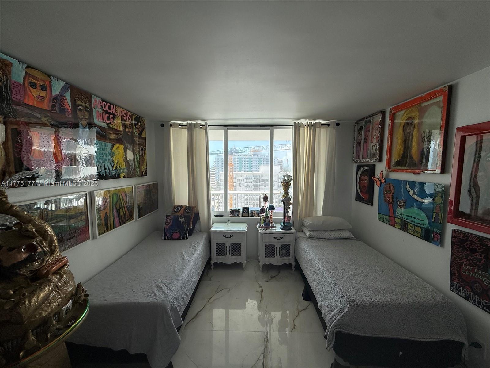 THE CARRIAGE HOUSE CONDO - Residential