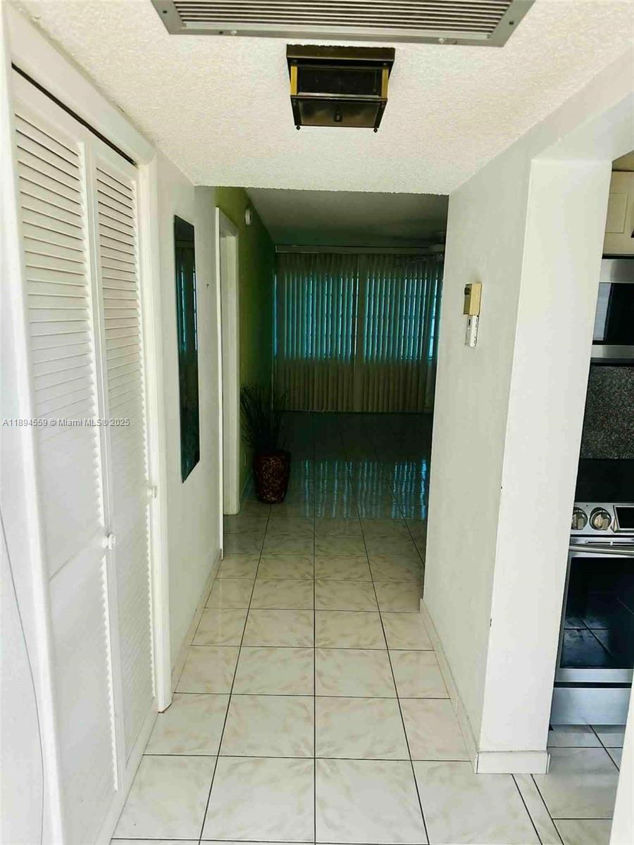 FIRST GULFSTREAM GARDEN - Residential Lease