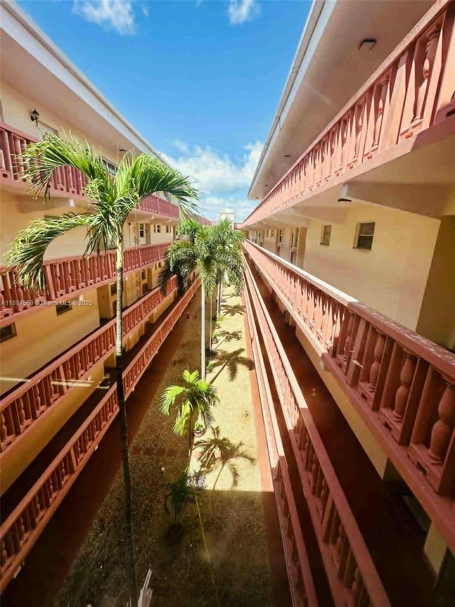 FIRST GULFSTREAM GARDEN - Residential Lease