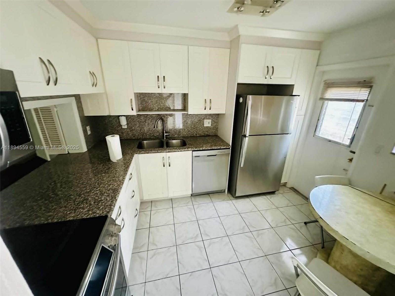 FIRST GULFSTREAM GARDEN - Residential Lease