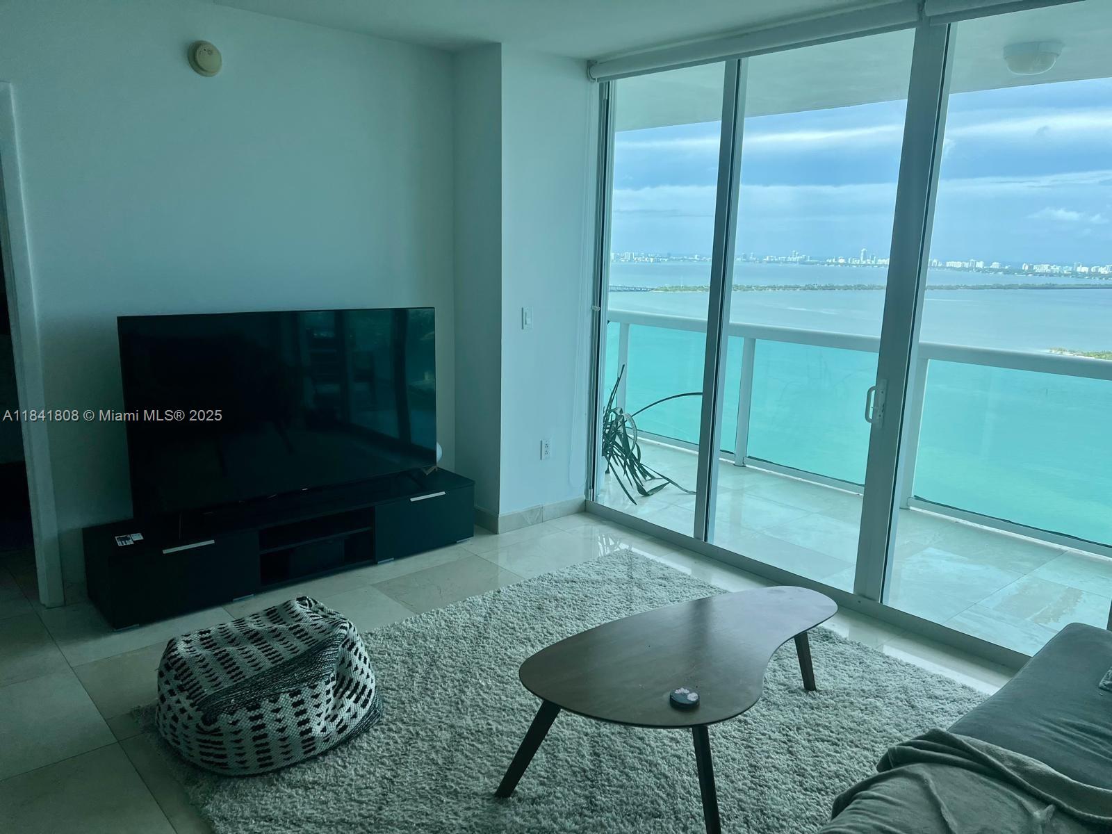 1800 N Bayshore Dr 3909
