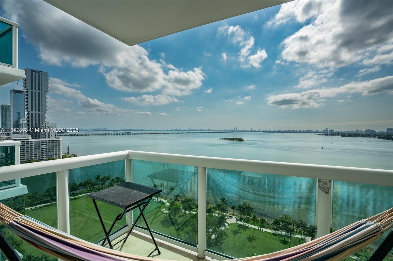 1800 N Bayshore Dr 3909